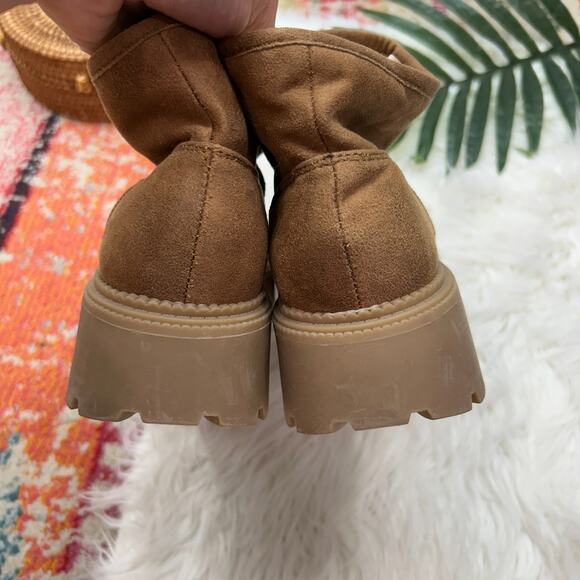 DV by Dolce Vita Chunky Lug Sole Platform Lonny Ankle Boots Booties 9 Granola - Picture 7 of 9